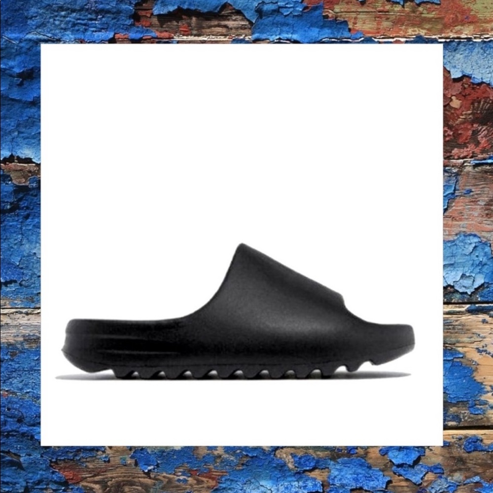 New! NIB! Black Plush Cushy Bella Luna Sandal Slides